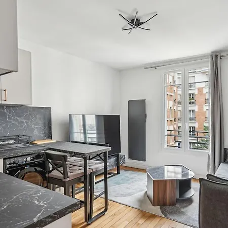 Elegant Tour Eiffel Apartment